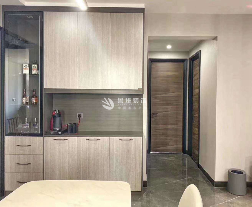 西安(ān)魯班裝(zhuāng)飾東新(xīn)花(huā)園160平米現代輕奢實景玄關實景圖